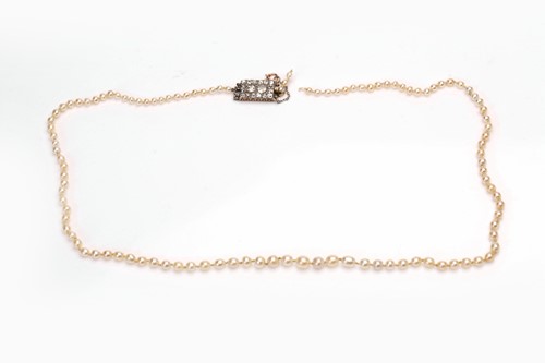 Lot 67 - A Victorian string of natural pearls with a...