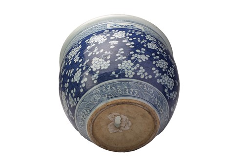 Lot 190 - A Chinese blue and white jardiniere, Qing,...