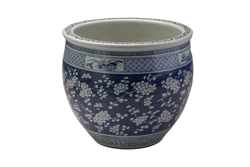 Lot 190 - A Chinese blue and white jardiniere, Qing,...