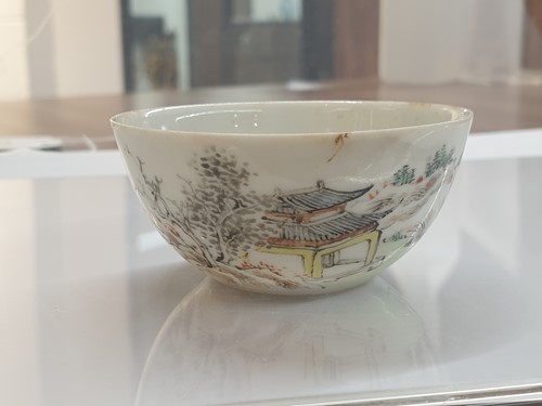 Lot 195 - A Chinese porcelain tea bowl, Qing, 18th...