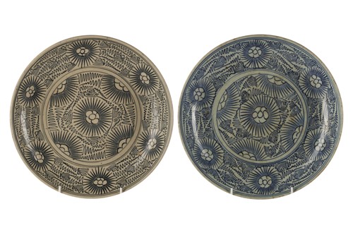 Lot 148 - Two Chinese blue and white dished plates, Qing,...