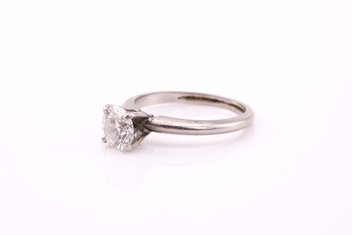 Lot 22 - A solitaire diamond ring, the round brilliant...