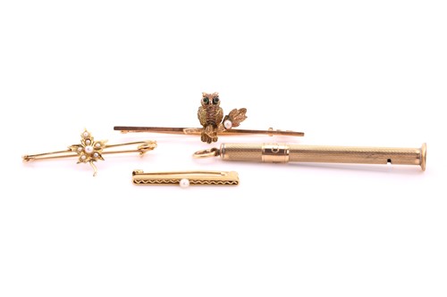 Lot 163 - Three bar brooches and a 9ct gold propelling...