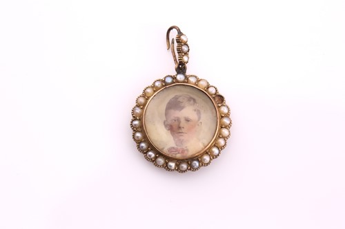 Lot 381 - A Victorian locket pendant, the round frame...