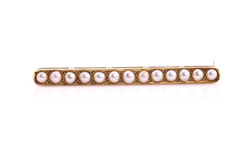 Lot 379 - An Edwardian bar brooch, with thirteen...