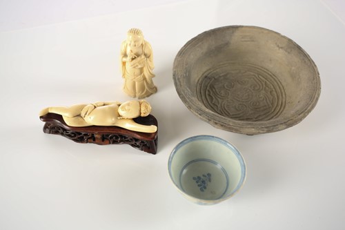 Lot 152 - A Chinese ivory doctors model, Qing, 19th...