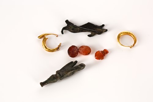 Lot 464 - Roman antiquities, comprising a gold ring,...