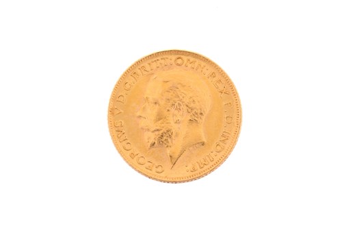 Lot 484 - A George V 1915 gold sovereign