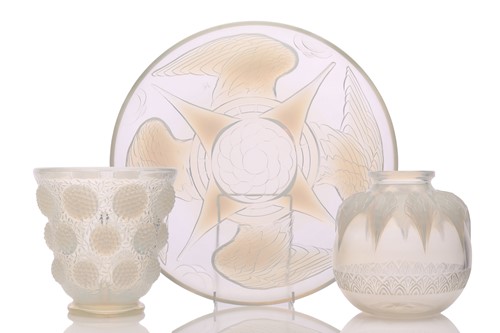 Lot 516 - Three Opalescent Verlys France items, 'Les...