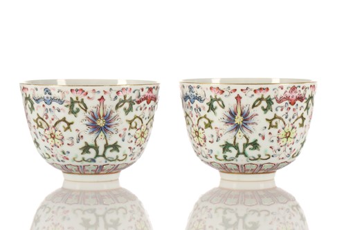 Lot 107 - A pair of Chinese bowls, Republic Period,...