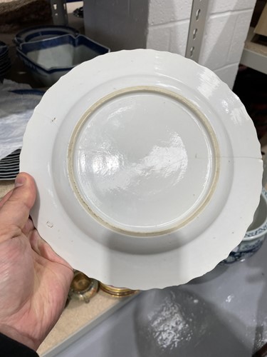 Lot 183 - An extensive Chinese export porcelain dinner...