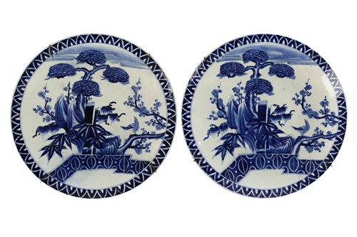 Lot 129 - A pair of Japanese porcelain blue and white...