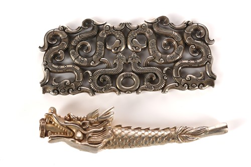 Lot 192 - A Chinese white metal cheroot holder in the...