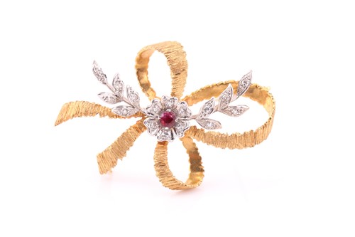 Lot 102 - A ruby and diamond ribbon brooch, consisting...