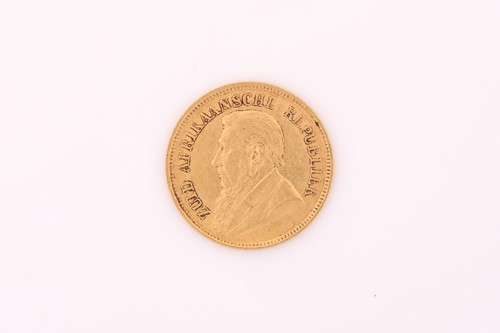 Lot 225 - A South African 1/2 pond (pound) gold coin,...