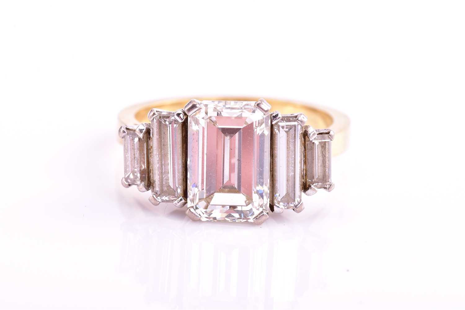 Lot 427 - A stunning five stone diamond ring consisting...