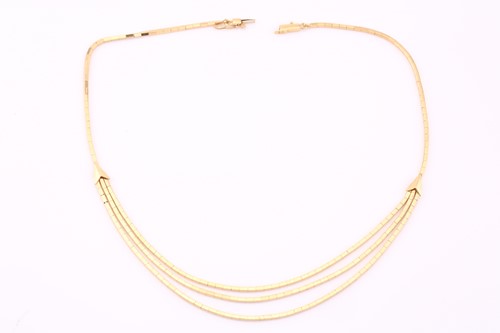 Lot 23 - A three-stranded yellow gold box link chain,...