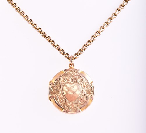 Lot 130 - A 9ct yellow gold locket with chain,...