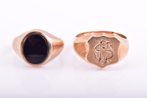 Lot 310 - A pair of a 9ct gold signet ring and an onyx...