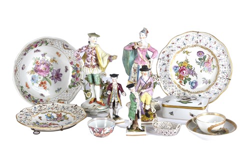Lot 316 - A collection of European porcelain including a...