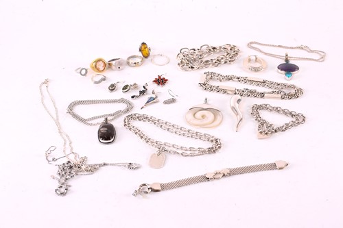 Lot 132 - A collection of white metal jewellery...