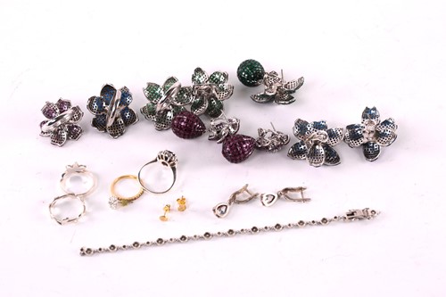 Lot 136 - A collection of paste and cubic zirconia...