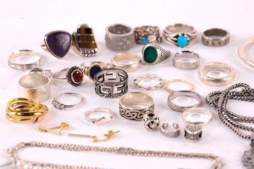 Lot 238 - A collection of silver, white metal and gold...