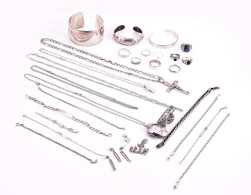 Lot 144 - A collection of white metal jewellery...