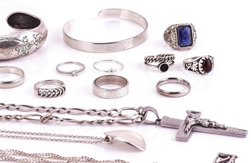 Lot 144 - A collection of white metal jewellery...