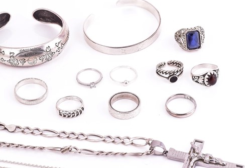 Lot 144 - A collection of white metal jewellery...