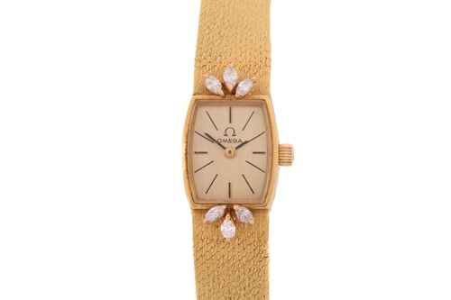 Lot 393 - A lady's diamond set Omega wristwatch, with a...