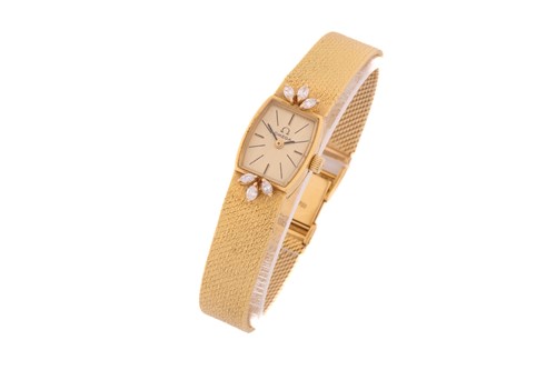 Lot 393 - A lady's diamond set Omega wristwatch, with a...