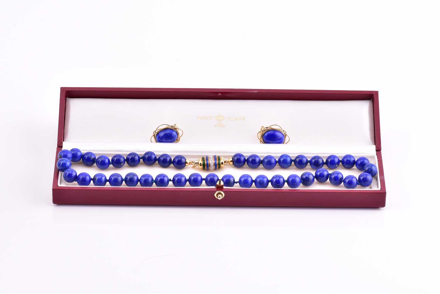 Lot 262 - A lapis lazuli bead necklace, with yellow...