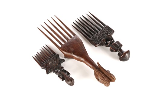 Lot 50 - A Tabwa comb, Democratic Republic of Congo,...