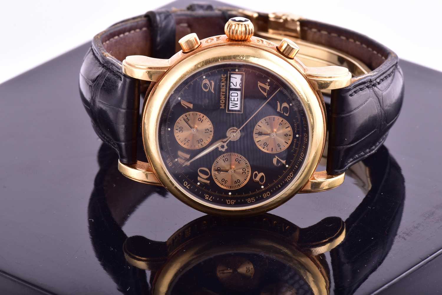 Lot 482 - Montblanc. A gentleman's 18k yellow gold...