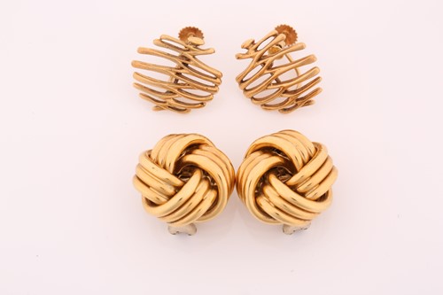 Lot 322 - A pair of large knot earclips, in yellow,...