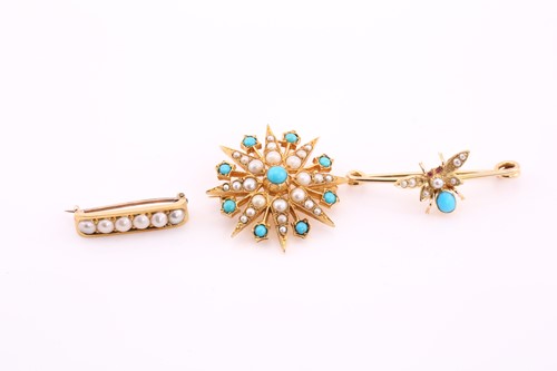 Lot 260 - A lot consists of three brooches, the bar...