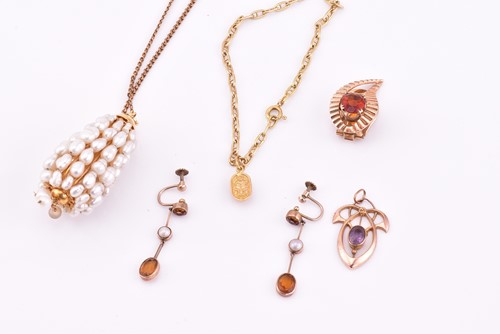 Lot 125 - A lot consists of miscellaneous pendants,...