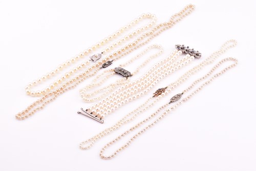 Lot 226 - A collection of cultured pearls, a four-row...