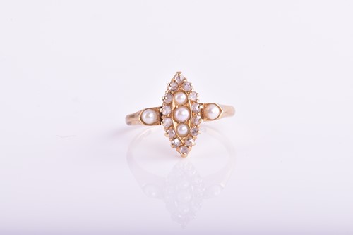 Lot 79 - An Edwardian diamond and pearl ring cluster...