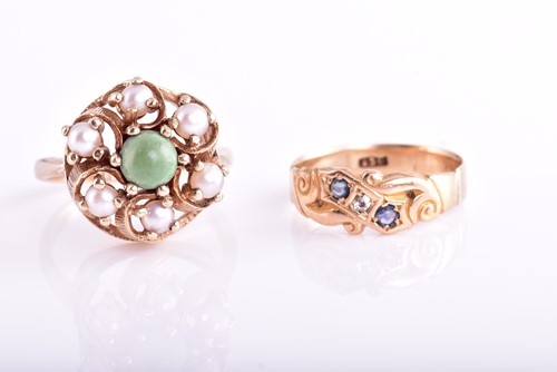 Lot 209 - A split pearl and green hardstone cluster ring,...