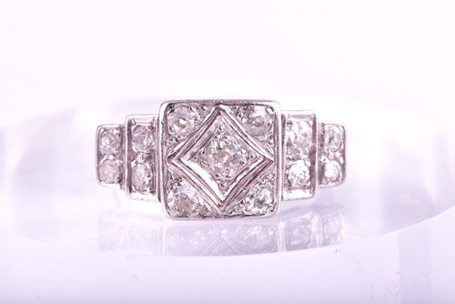 Lot 93 - An Art Deco style tiered diamond cluster ring;...