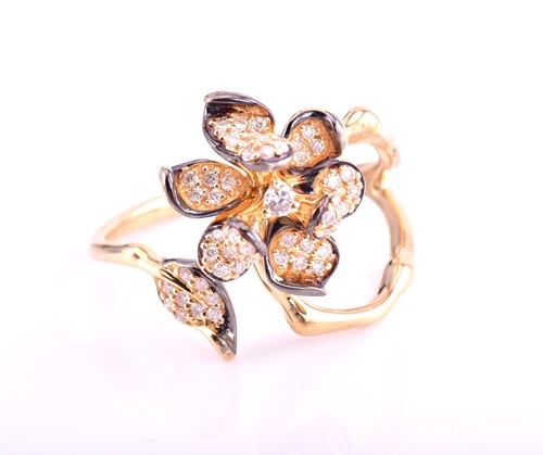 Lot 215 - A diamond set flower ring; 18 carat gold, pavé...