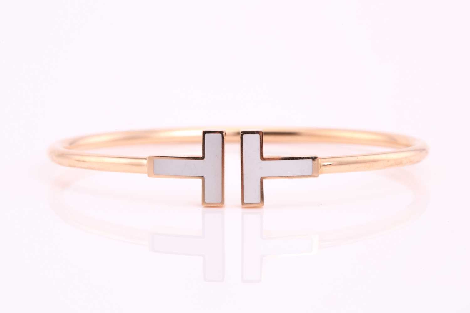 Lot 25 - Tiffany. A gold and mother of pearl T wire...