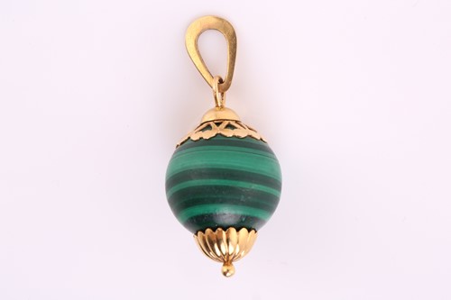Lot 84 - An 18 carat gold and malachite pendant'; the...