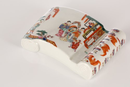 Lot 87 - A Chinese porcelain famille rose wall vase,...