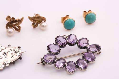 Lot 232 - A collection of miscellaneous jewellery, a...