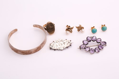 Lot 232 - A collection of miscellaneous jewellery, a...