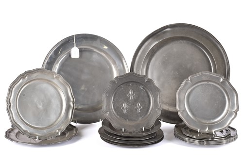 Lot 581 - A collection of 18th & 19th century pewter...