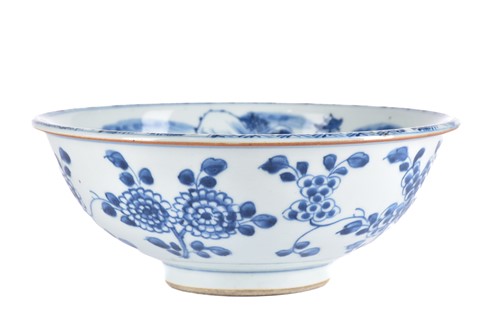 Lot 207 - A Chinese blue & white bowl, Shunzhi, mid 17th...